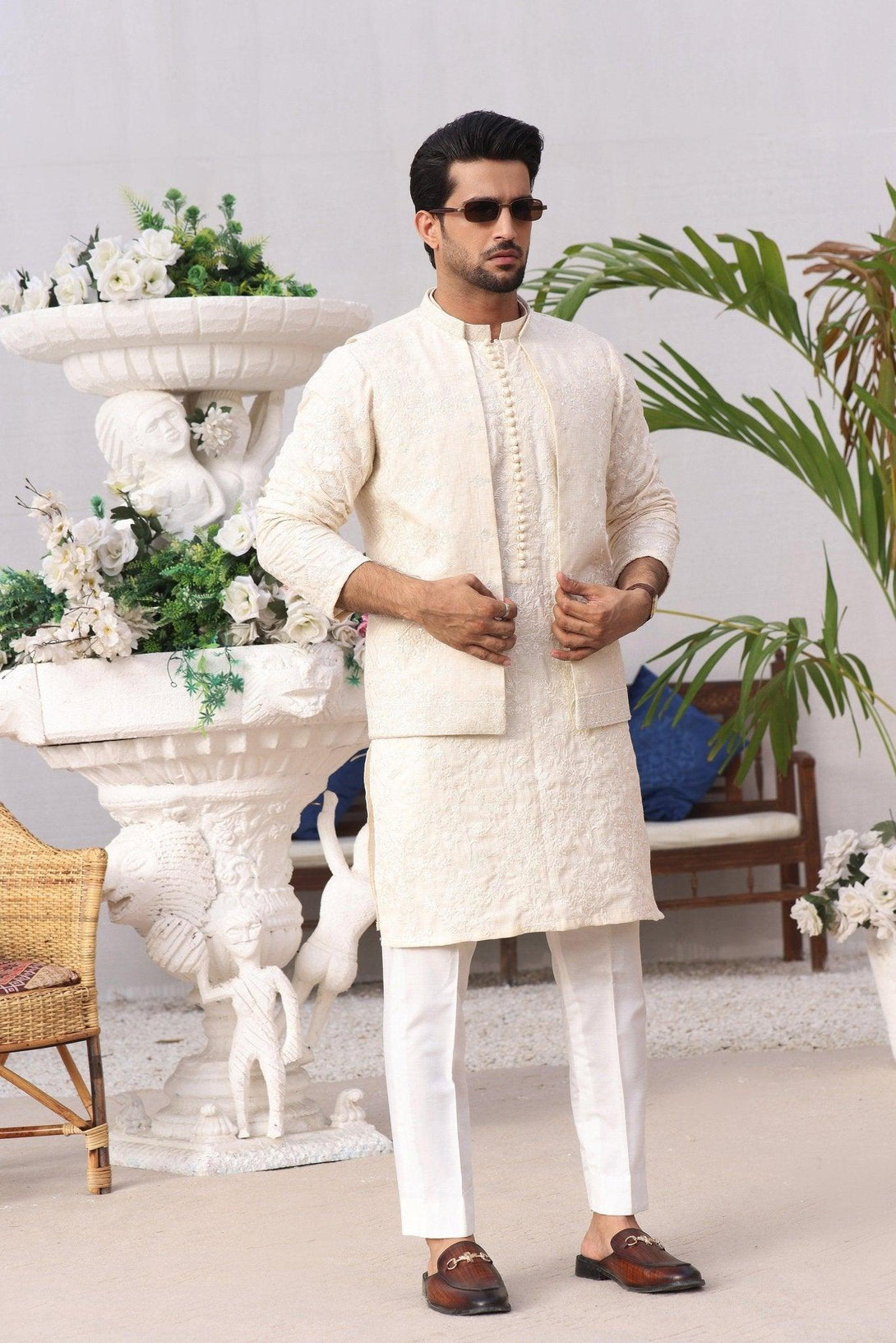 Embroidered Ivory Kurta with waist coat and Pajama - ZB 1028 - Zeshan Bariwala