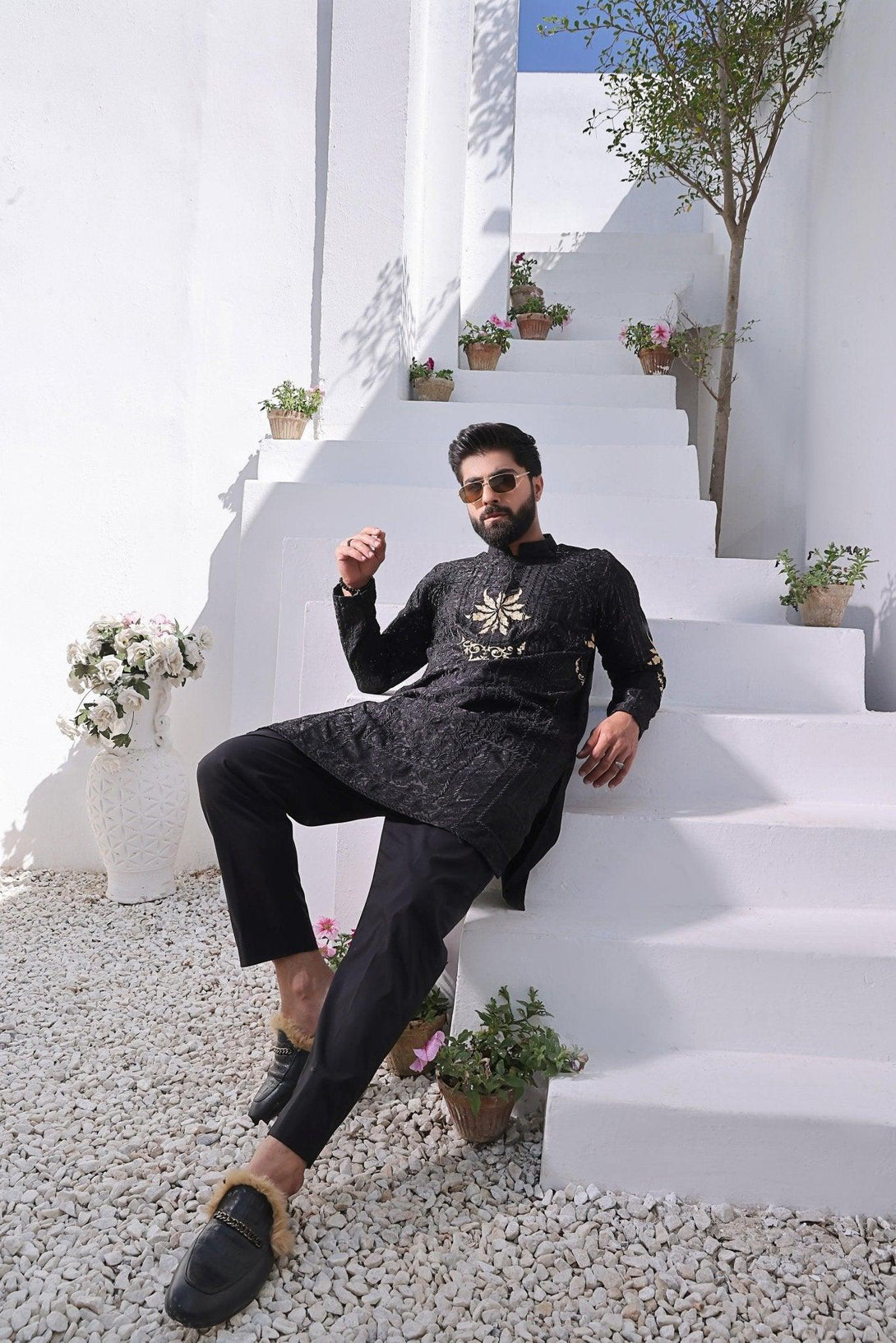 Embroidered Black Kurta and Pajama - ZB 1012 - Zeshan Bariwala